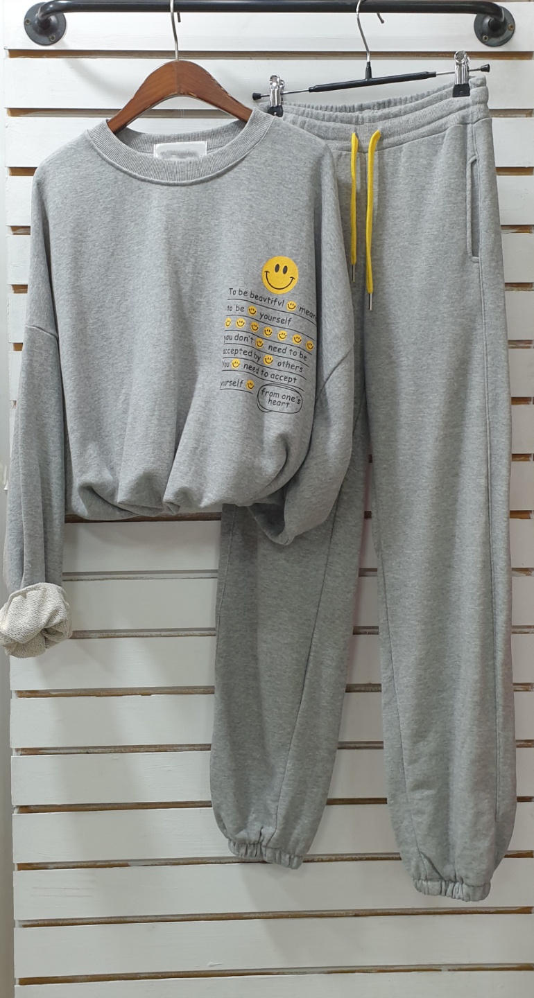 MUST 스몰 스마일 트레이닝복 세트