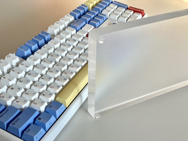 아크릴-팜레스트-키보드-손목받침대-사진