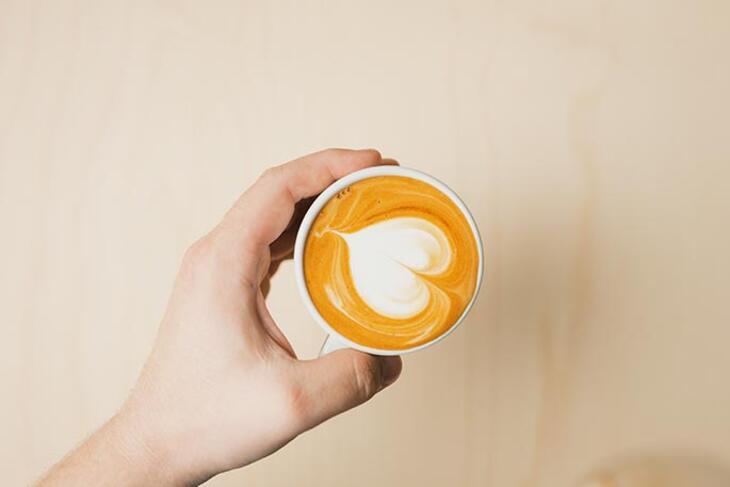 라떼아트 따르는 방법 - 하트