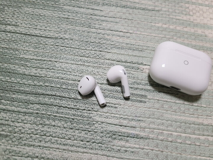 양쪽 이어버드 사진