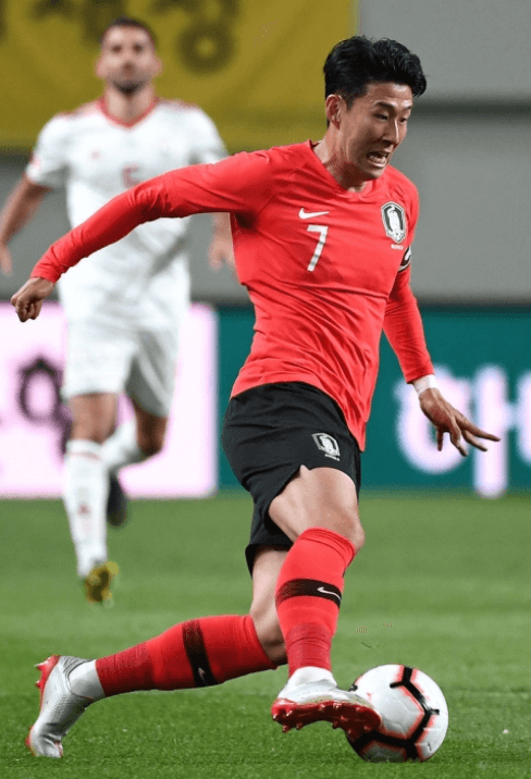 손흥민 선수 사진