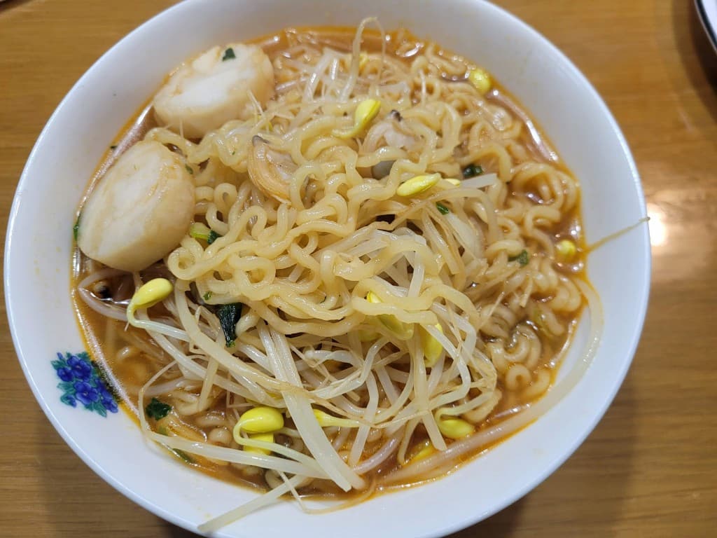 콩나물 해장 라면 완성 사진