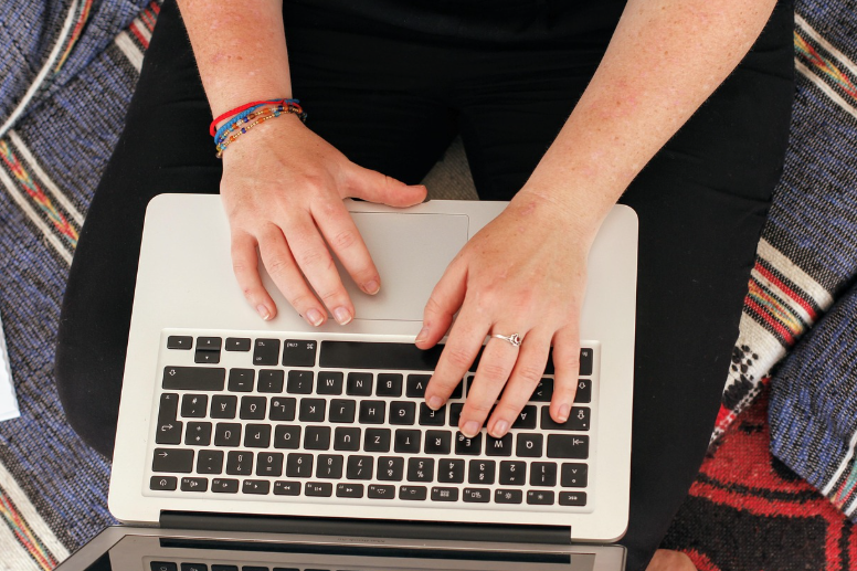 2025 디지털 노마드를 위한 최고의 IT 기기 & 앱 추천