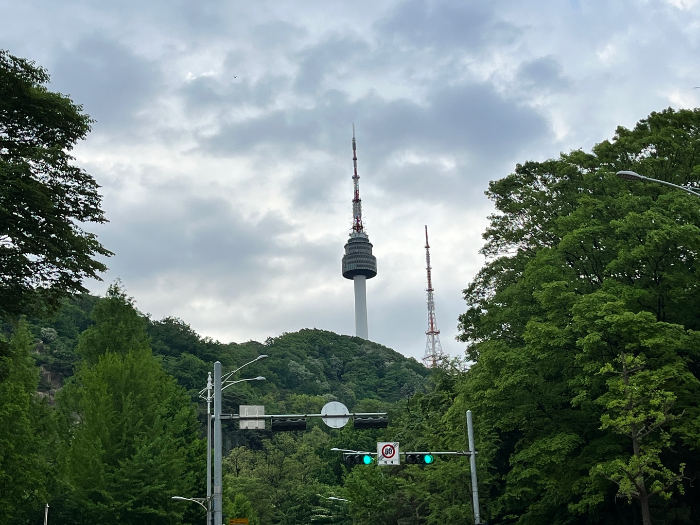 늠름한 남산타워의 모습