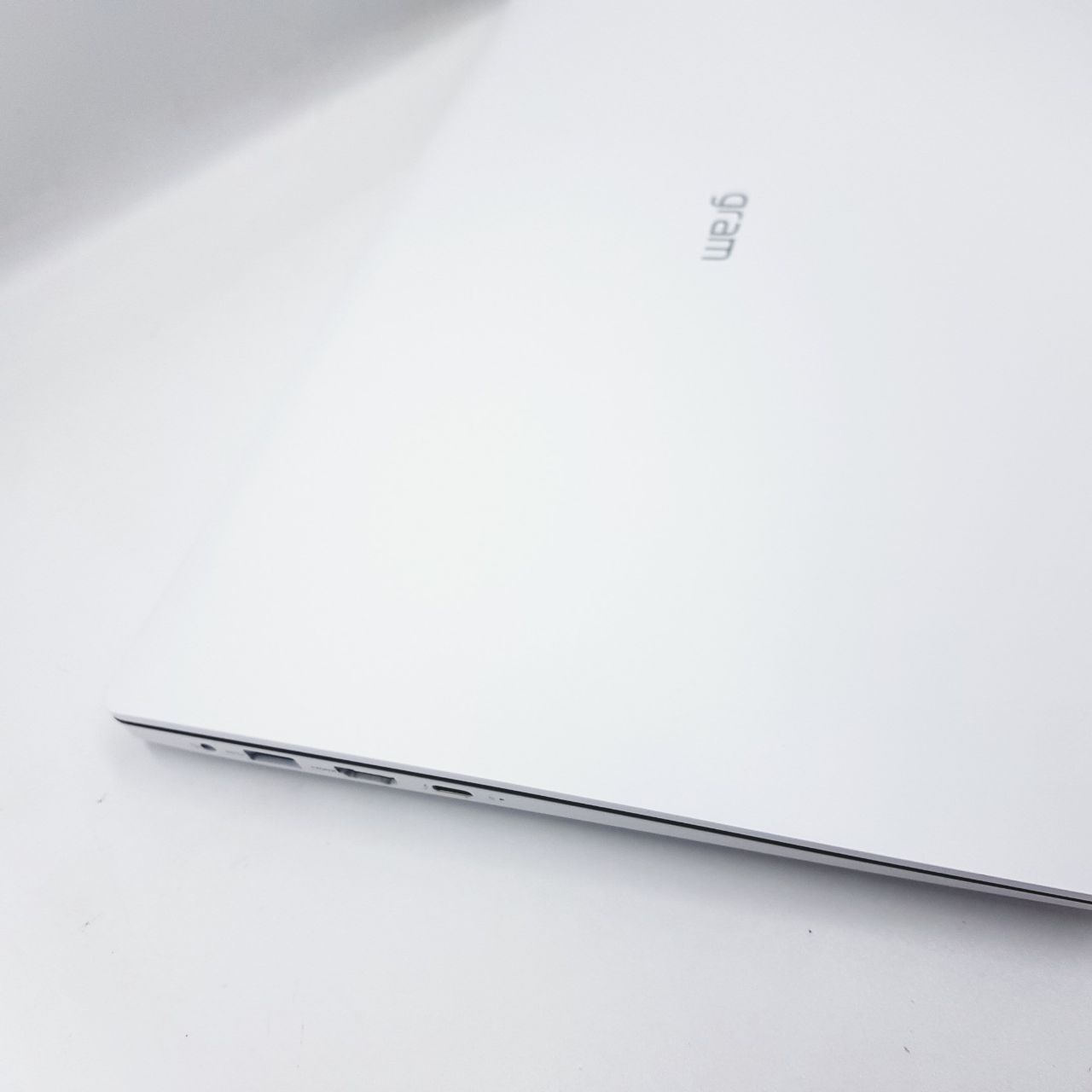 15ZB95N-GP5HL 좌측면 포트 배치