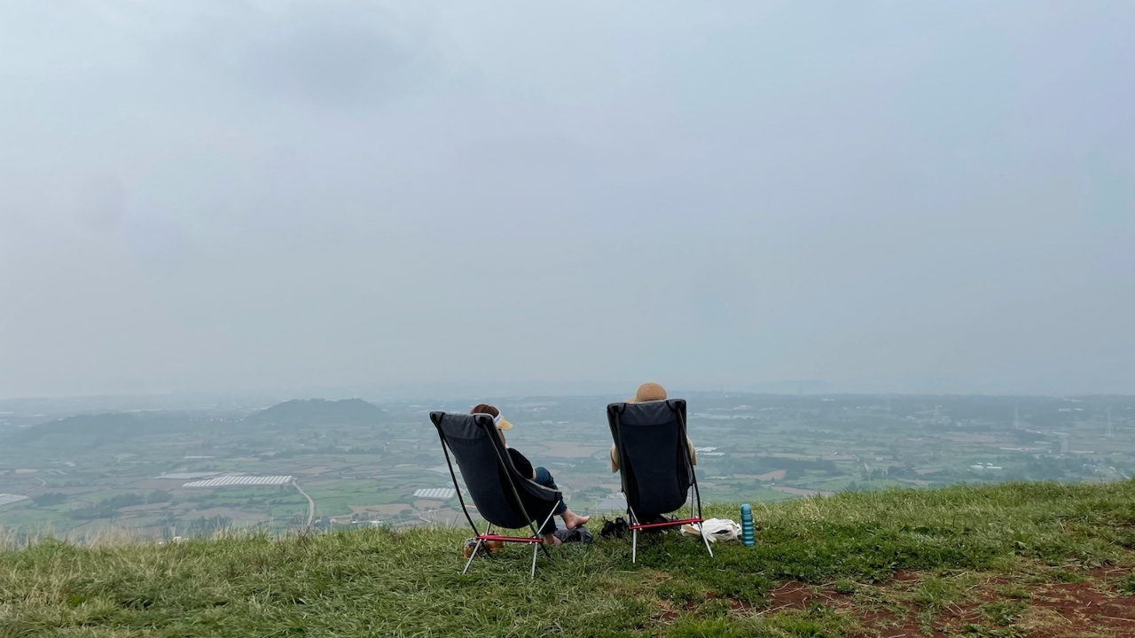 금오름 분화구