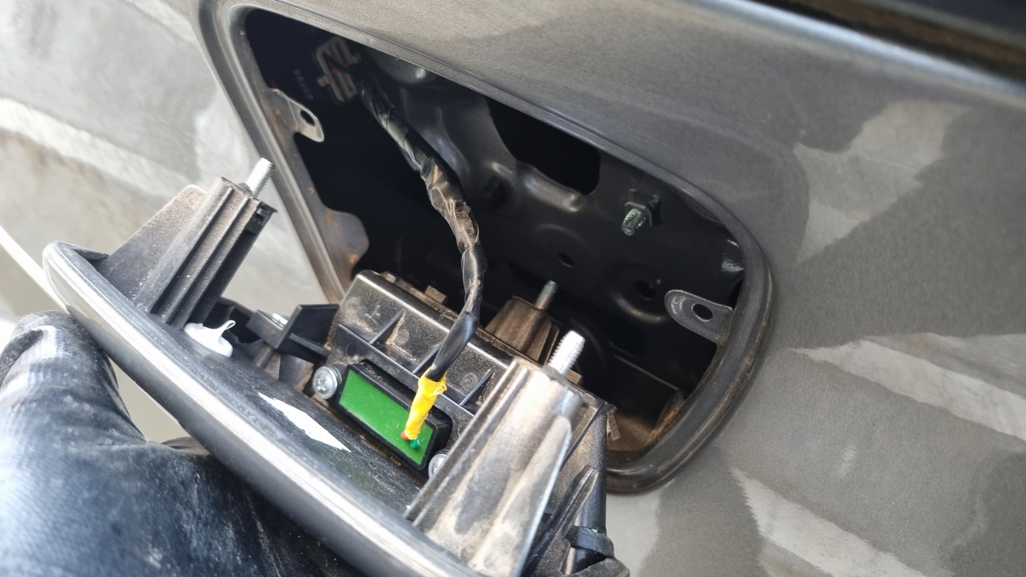 트렁크 손잡이 끼우는 방향