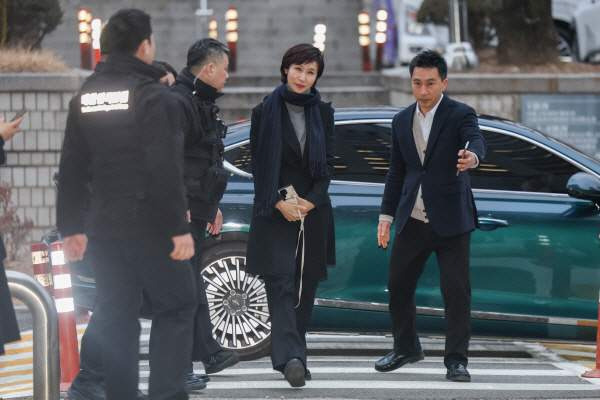 최태원 노소영 재산분할 파기환송심 조정기일 분석: SK 주가 급등과 '300억 비자금' 배제가 가져올 파장은?