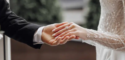 결혼식에서 입으면 실례가 되는 나라별 색깔 모음