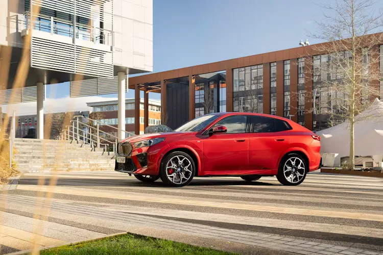 BMW iX2 eDrive20 이미지