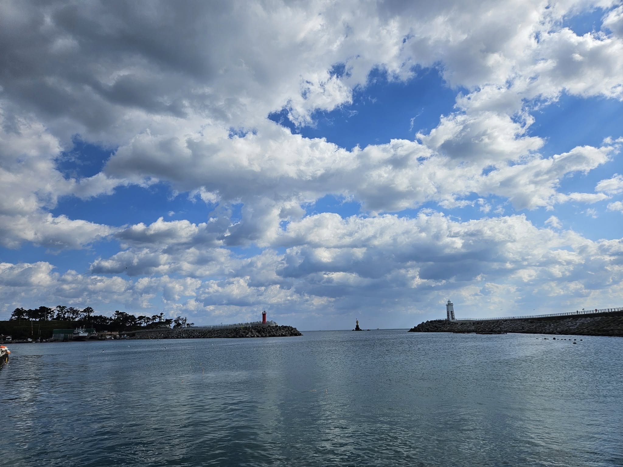 해안 도시와 저녁 빛(갤러리2)