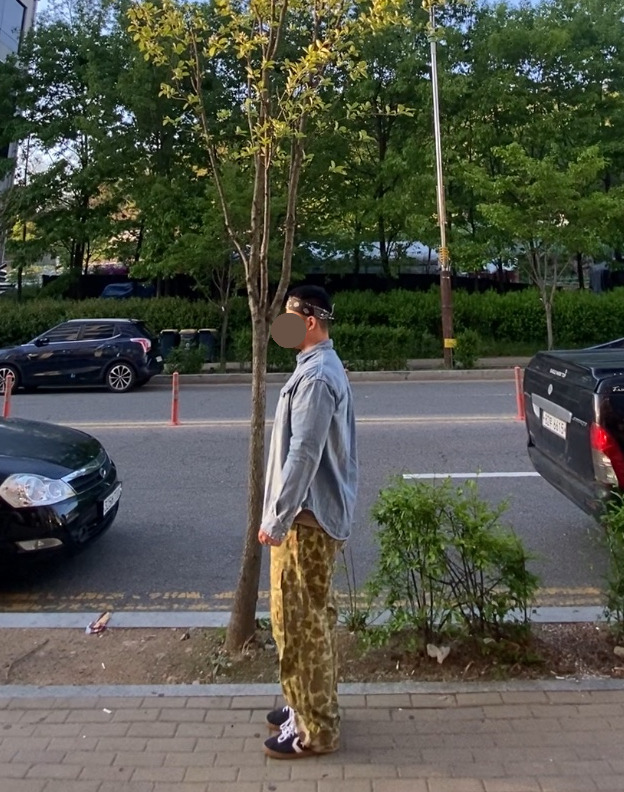 데일리룩('26. 5. 4.)하바행크 HAVAHANK 페이슬리 반다나, 디미트리블랙 웨스턴 데님셔츠, 쿨탠다드 티셔츠, 브론슨 M43 덕헌팅 카모 카고팬츠, 컨버스 올스타 스니커즈