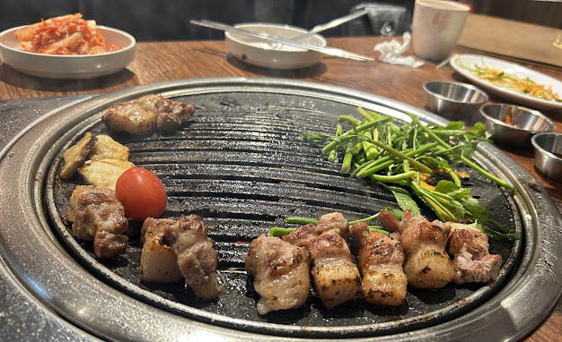 용산 삼각지 미나리 갈비집 '육몽'