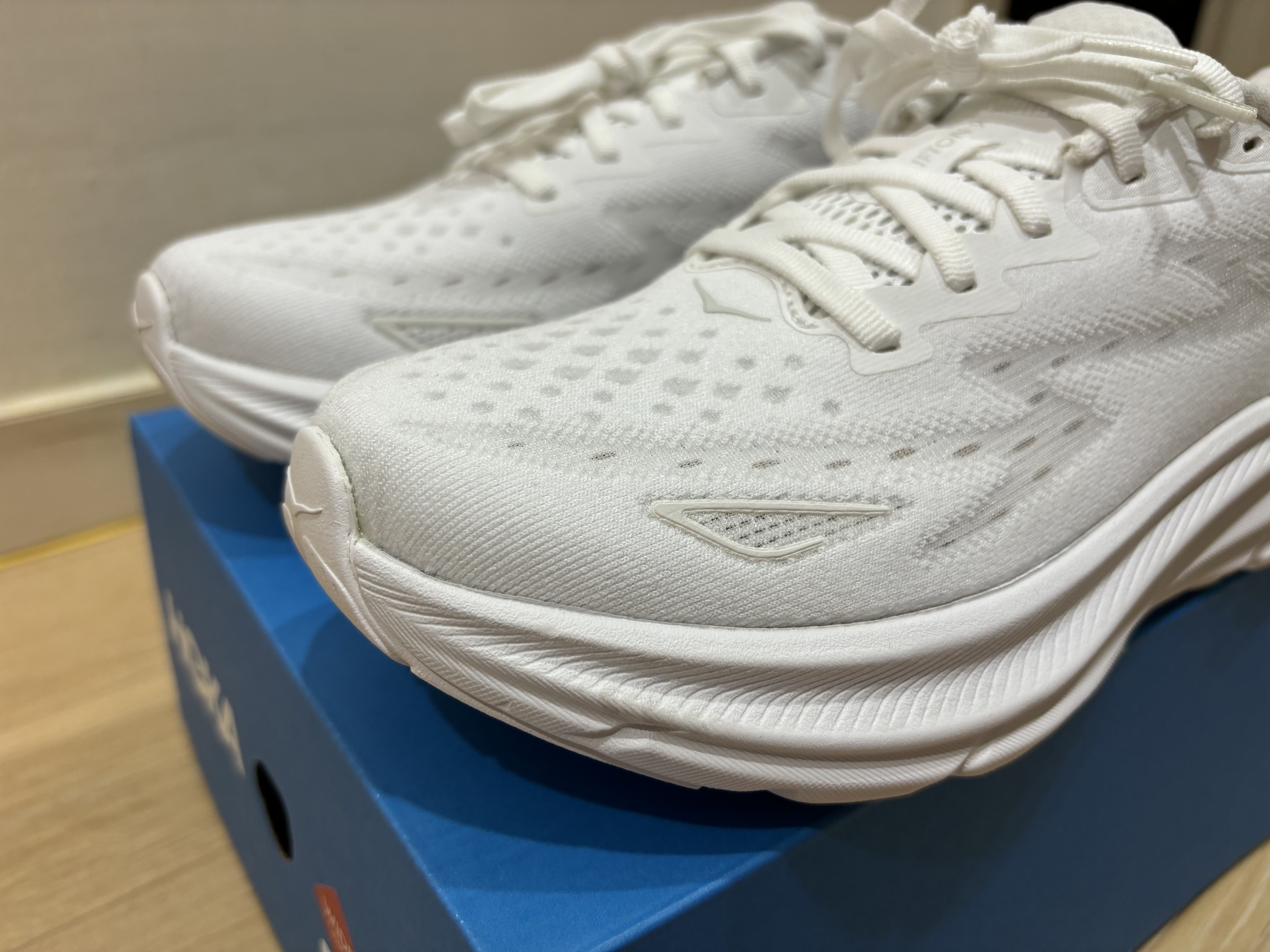 호카 클리프톤 9 와이드