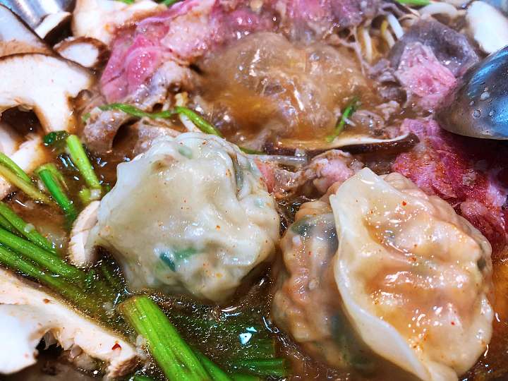 대전 둔산동 맛집 추천 생방송투데이 직접 농사짓는 100% 국산 송화고버섯 버섯 만두전골 샤부샤부 버섯비빔만두 오늘방송 자족식당