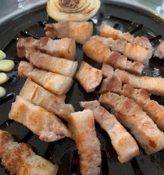 생생정보 믿고 떠나는 스타의 고장 김요한 정선 연탄구이 뒷고기 갈매기살 갈비 삼겹살 맛집