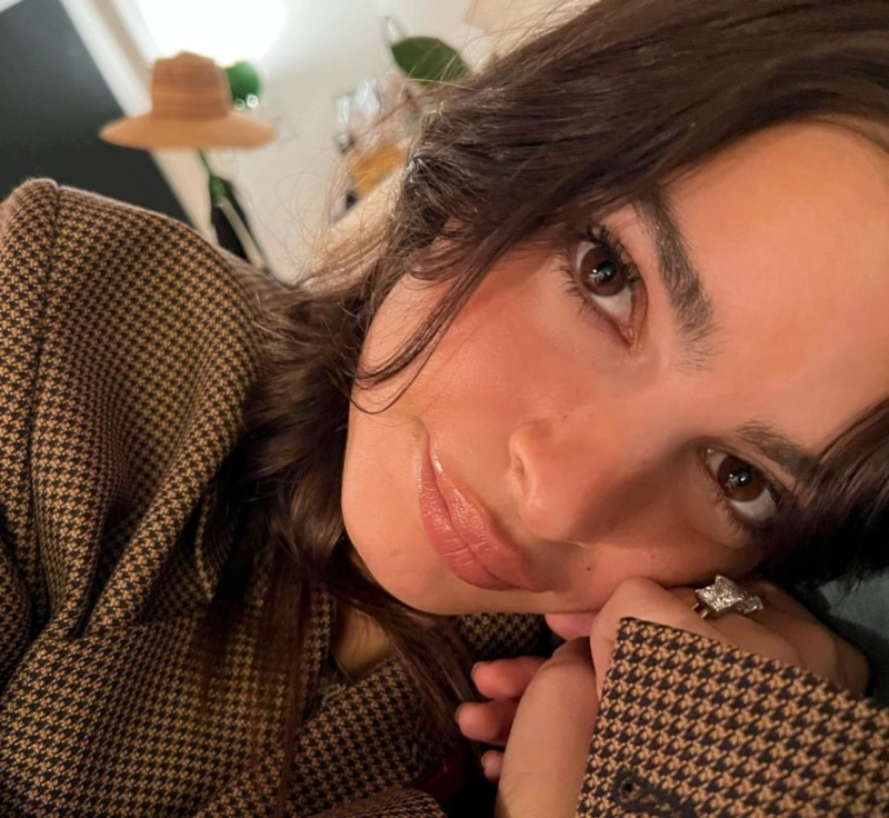 에밀리 라타이코프스키 인스타그램 