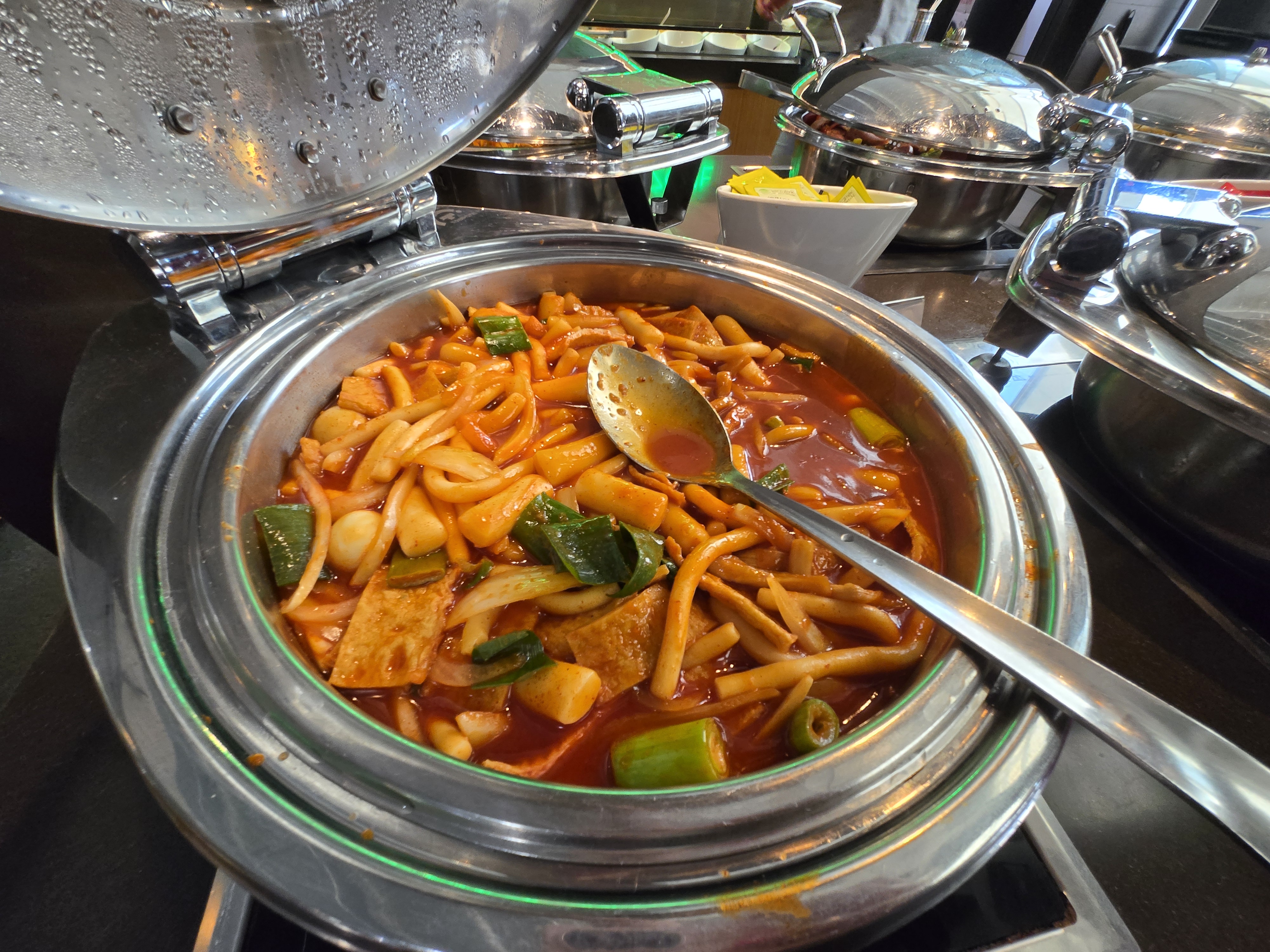 김해공항 스카이허브 라운지 누들떡볶이