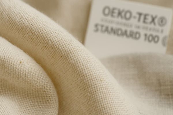 친환경 홈 데코 원단의 질감과 관련 인증 마크