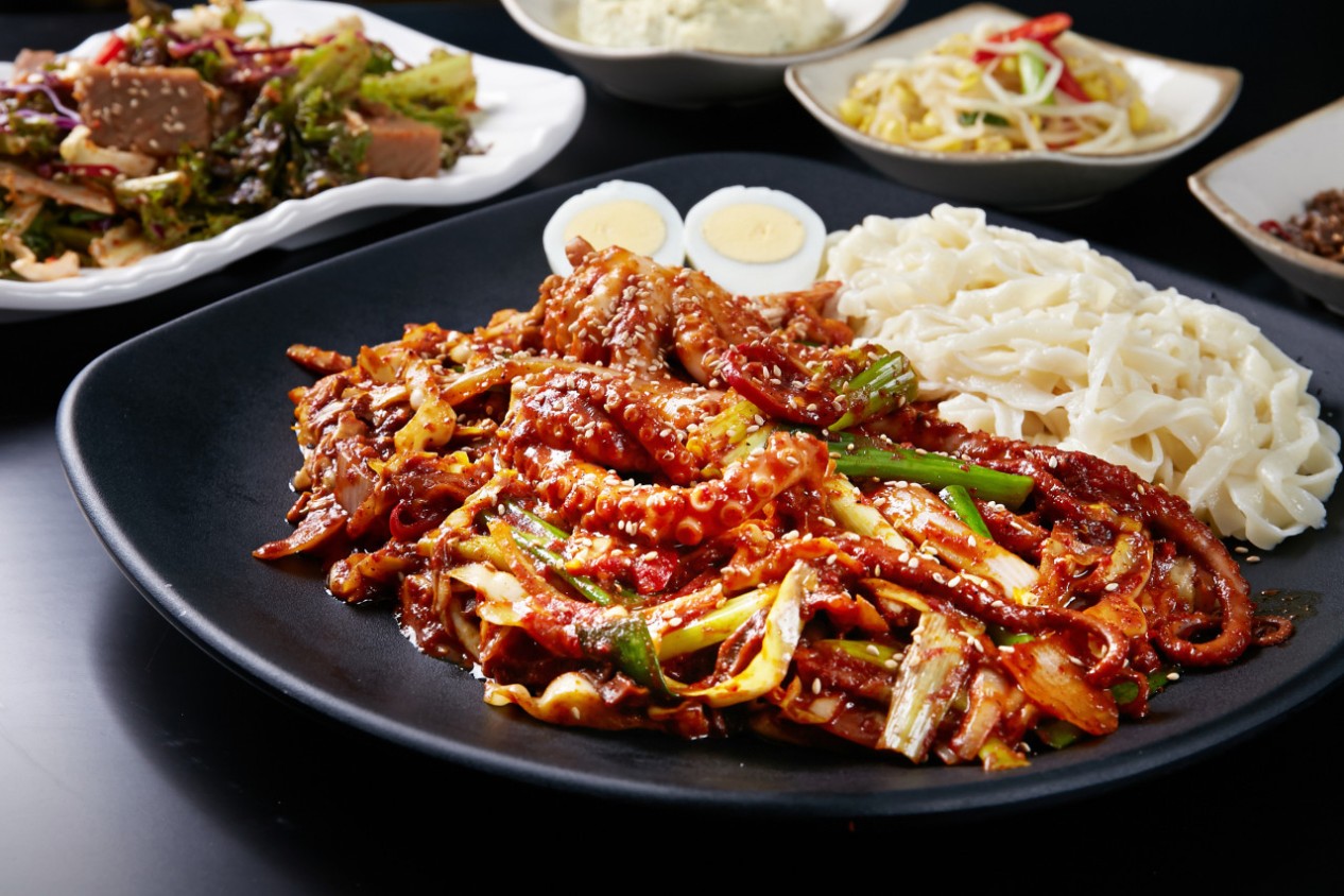 유성구 맛집 추천! 도토리묵 무한리필과 낙지볶음 맛집 &lsquo;떡갈나무집&rsquo; 솔직 리뷰