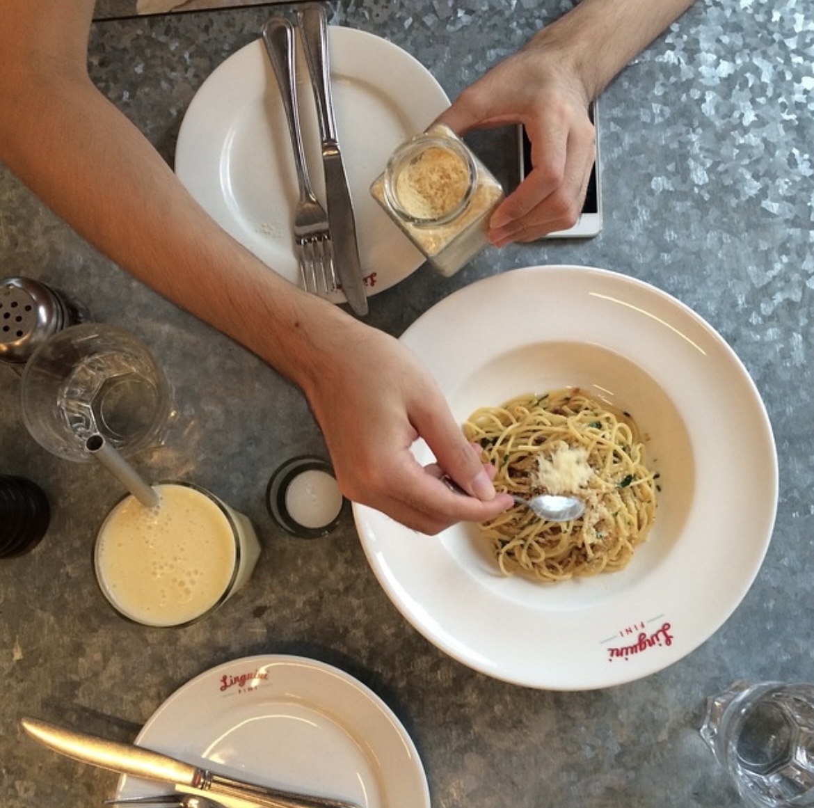 미식 여행 – 현지인만 아는 진짜 맛집 찾는 법