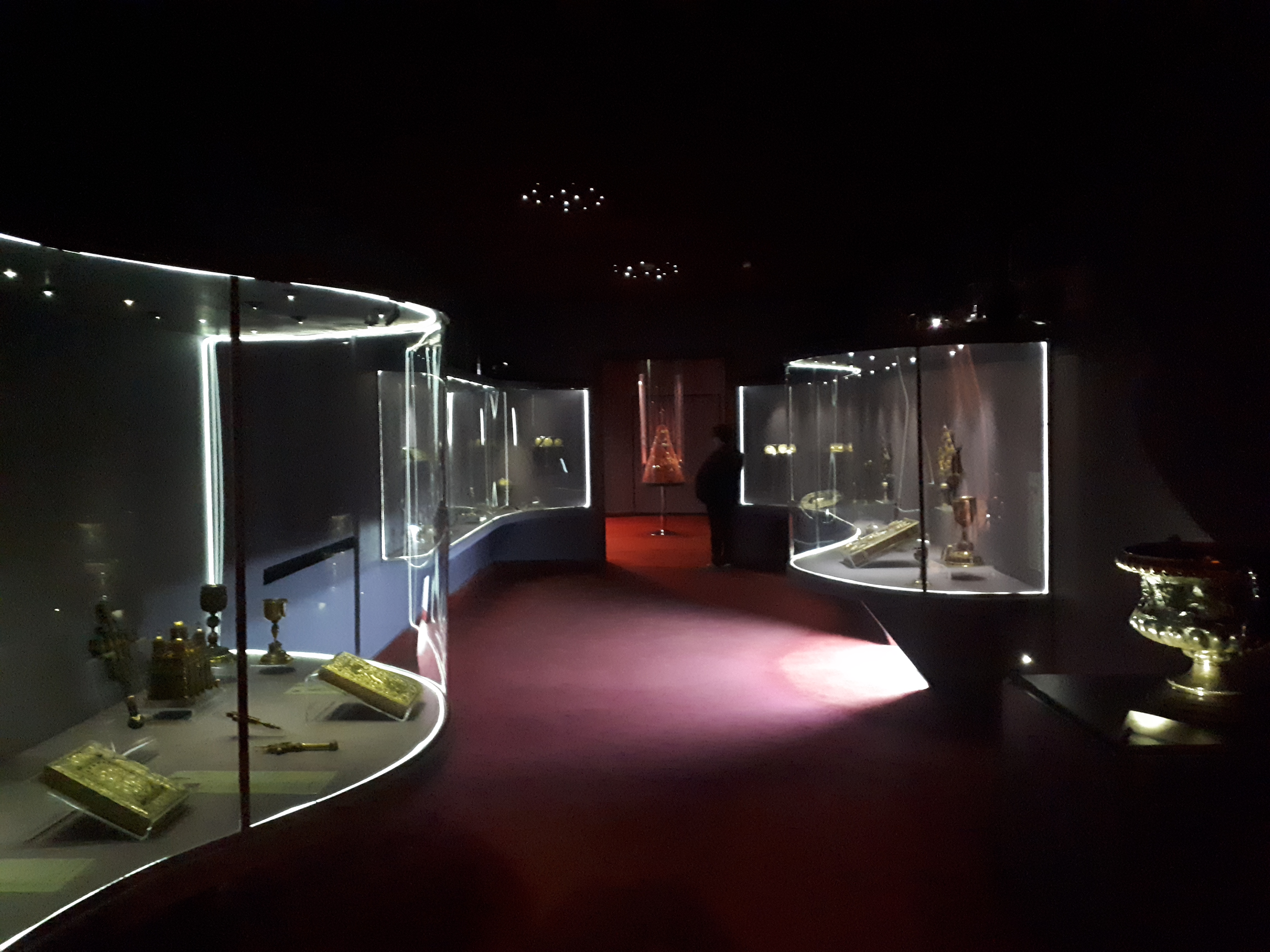 루마니아 부쿠레슈티 왕궁 미술관 분위기