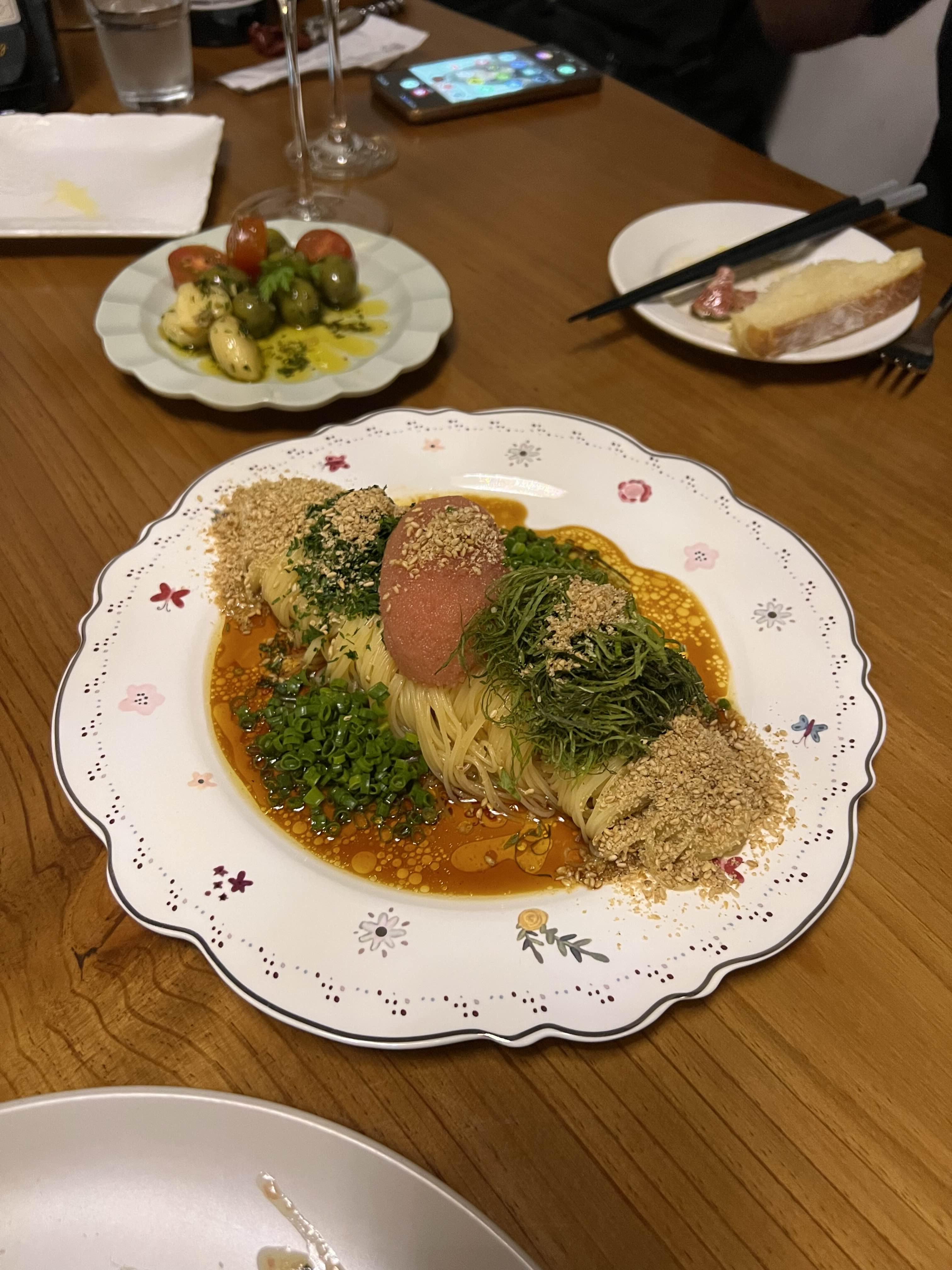 글라스앤보틀의 시그니처메뉴 들기름명란카펠리니.