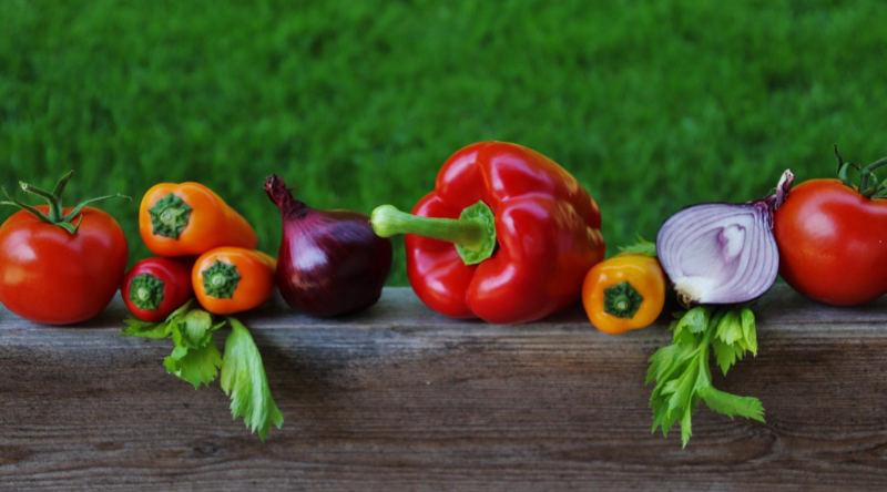 100세 건강을 위한 신선한 채소 식단 관리 이미지