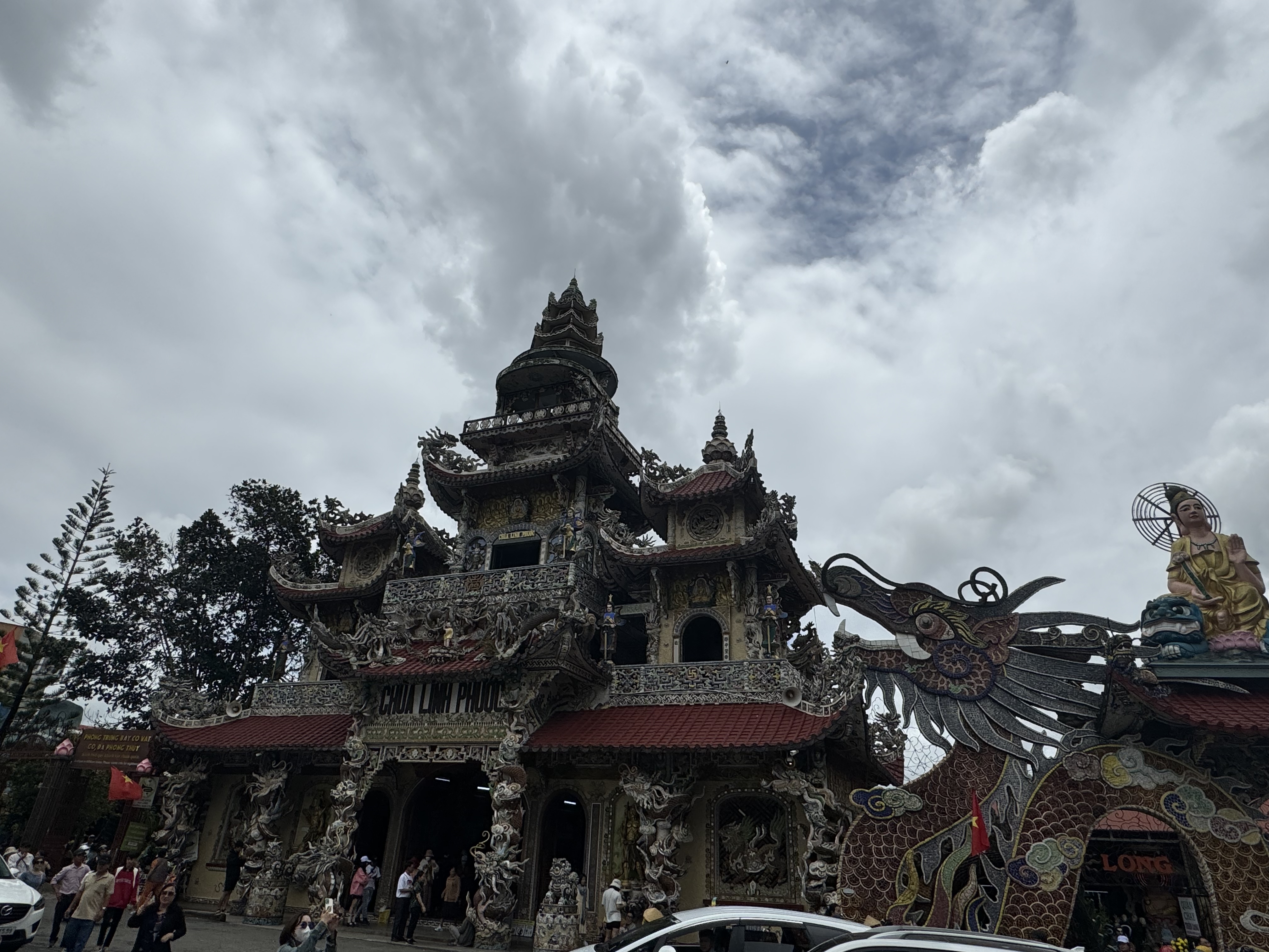 린푹(Linh Phuc Pagoda), 달랏(Da Lat)