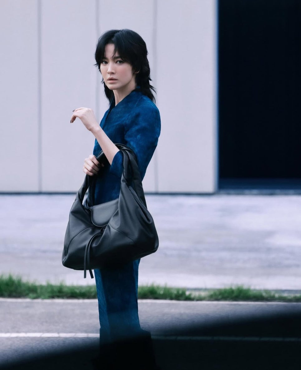 송혜교, 펜디 신상 스파이백으로 완성한 테토녀 스타일