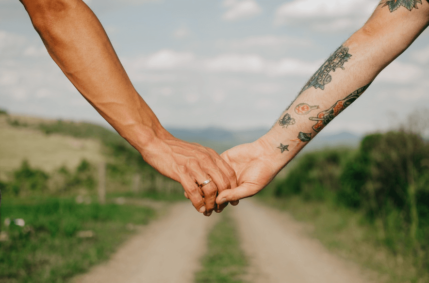 좋아하는 사람과 손잡는 꿈 해몽 해석