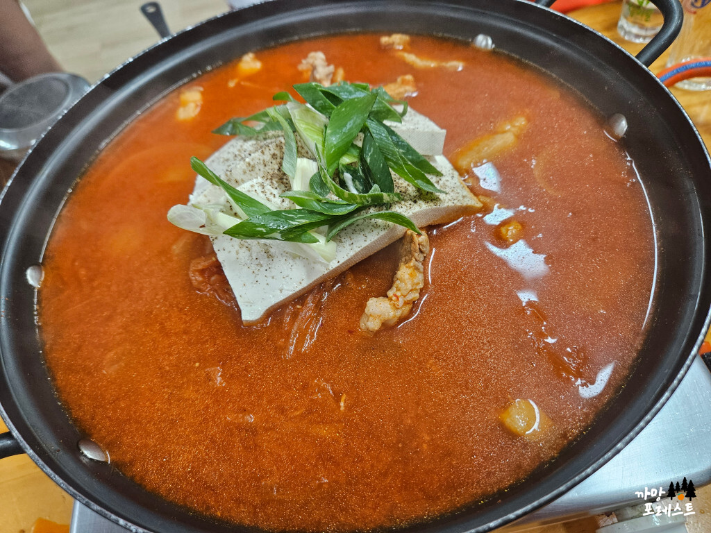 진토 김치 생고기 김치찌개