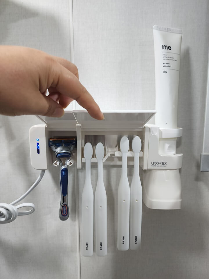 칫솔 살균 건조기 내부