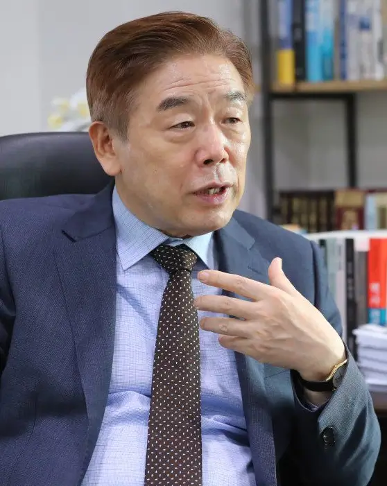 김형석