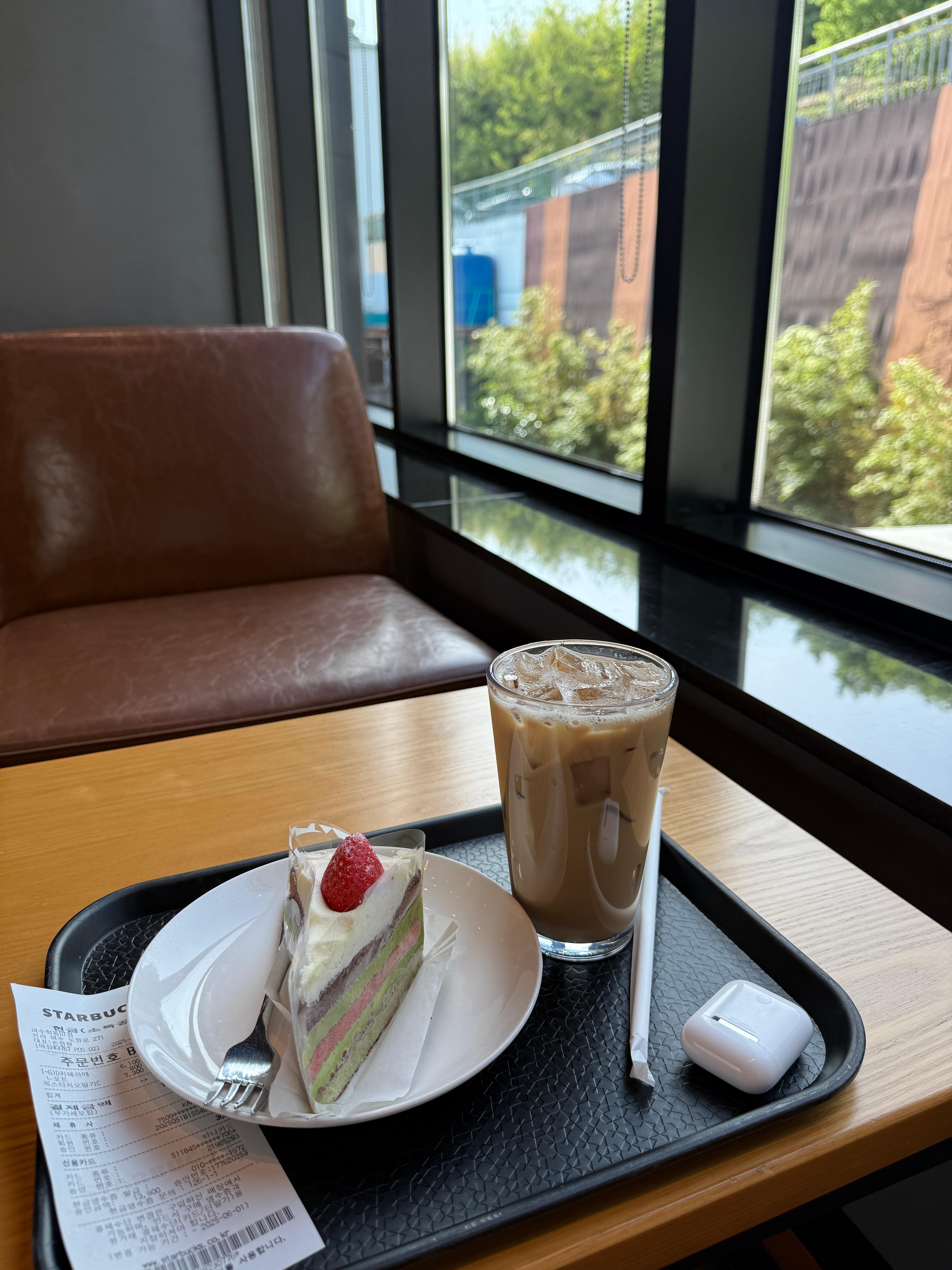 스타벅스-피스타치오-케이크