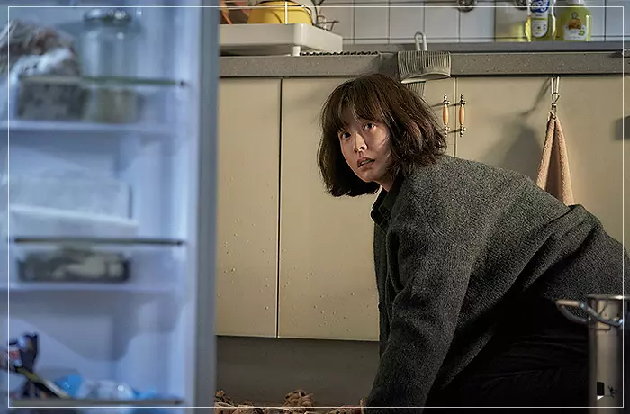 영화-잠-냉장고에서-반려견을-발견한-수진