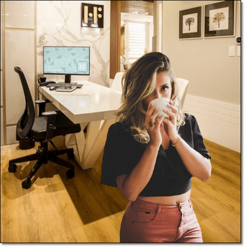 카다멈 차 마시는 여성