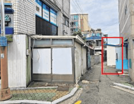 도로를 침범한 무단 증축
