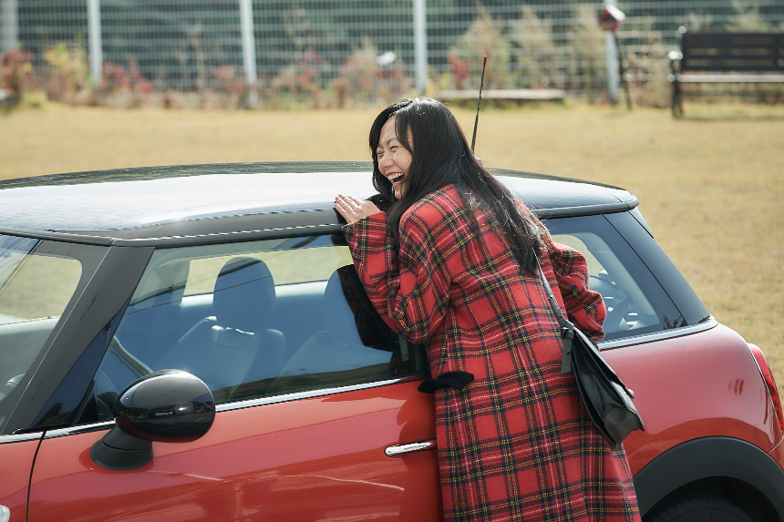 2025 영화 &amp;#39;바이러스&amp;#39; 리뷰 : 감염되면 사랑에 빠지는 독특한 로맨스