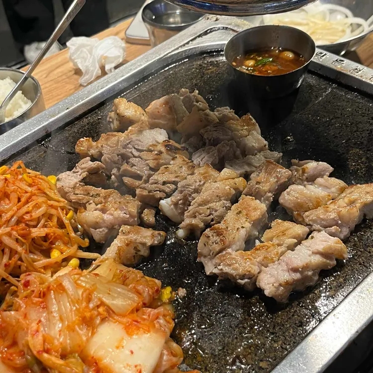 강남 서초동 삼겹살 '칼맞은 삼겹살'