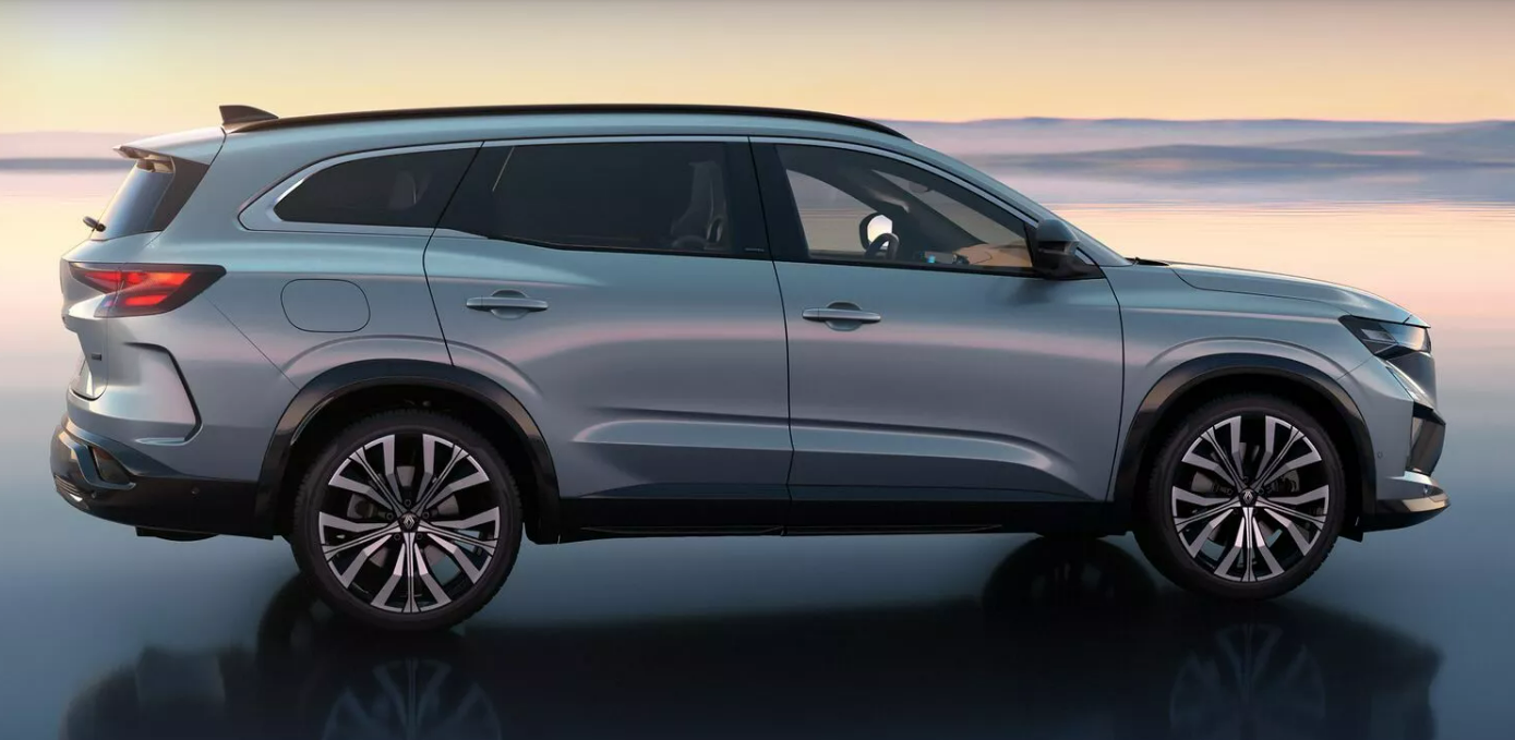 르노 에스파스 E-Tech 옆