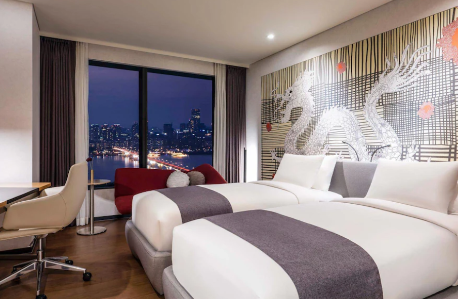 노보텔 앰배서더 용산 (8월~10월) 조식 2인 포함 최저가 158,000원 (~07.13) 수영장 무료, 35,000 할인 쿠폰