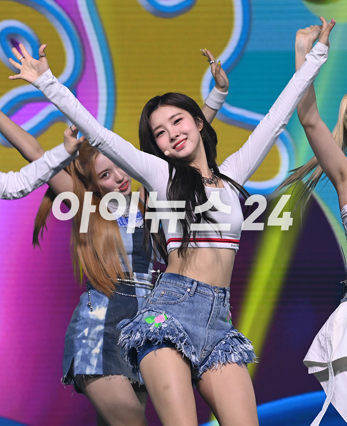 그룹 케플러 김다연이 20일 오후 서울 광진구 광장동 예스24라이브홀에서 열린 두 번째 미니앨범 &#39;DOUBLAST&#39; 발매 기념 쇼케이스에 참석해 공연을 하고 있다. [사진=김성진 기자]