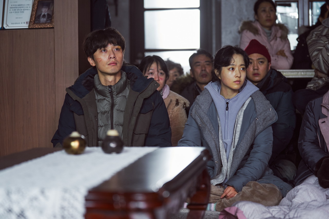영화콘크리트유토피아 정보 OTT 등장인물 줄거리 손익분기점 평점 후기