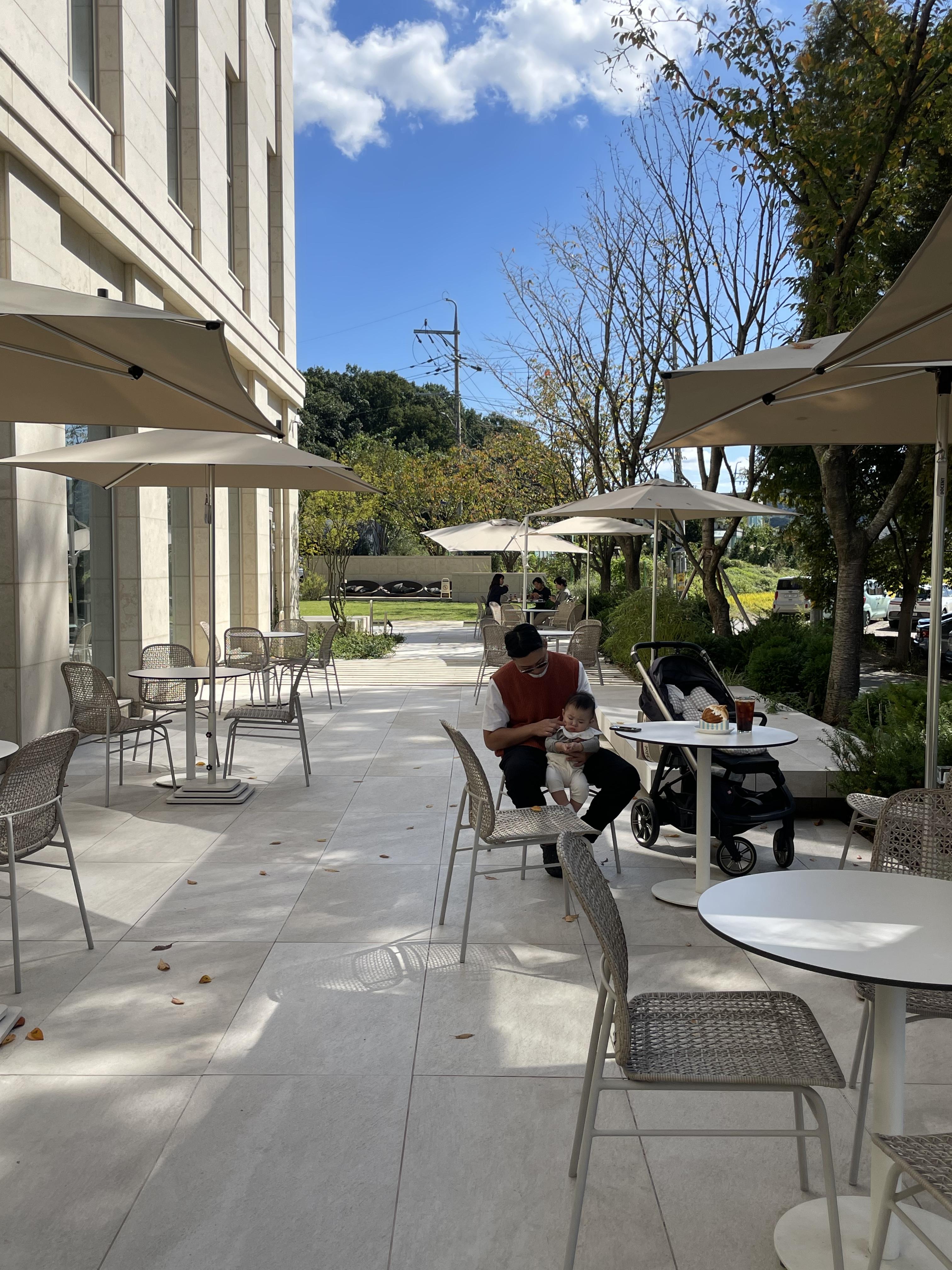 파주 공릉저수지 대형카페 모쿠슈라 프렌치카페