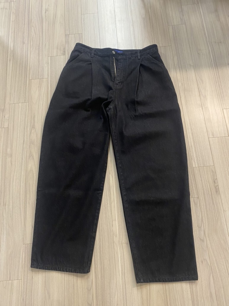 에러스익셉티드 데님팬츠 블랙 WT028 플리츠 테이퍼드 데님팬츠 (Black)