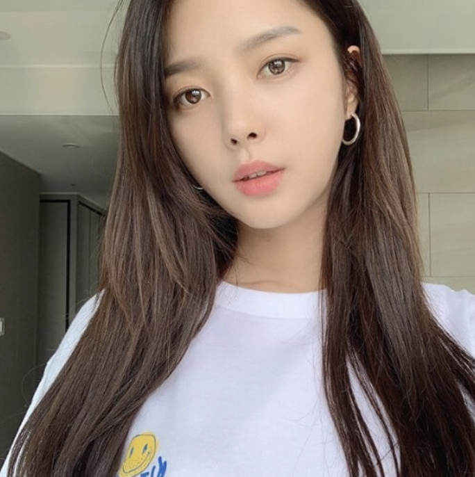 엄현경 셀카
