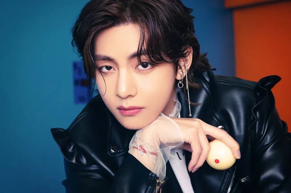 노려보는 BTS 뷔