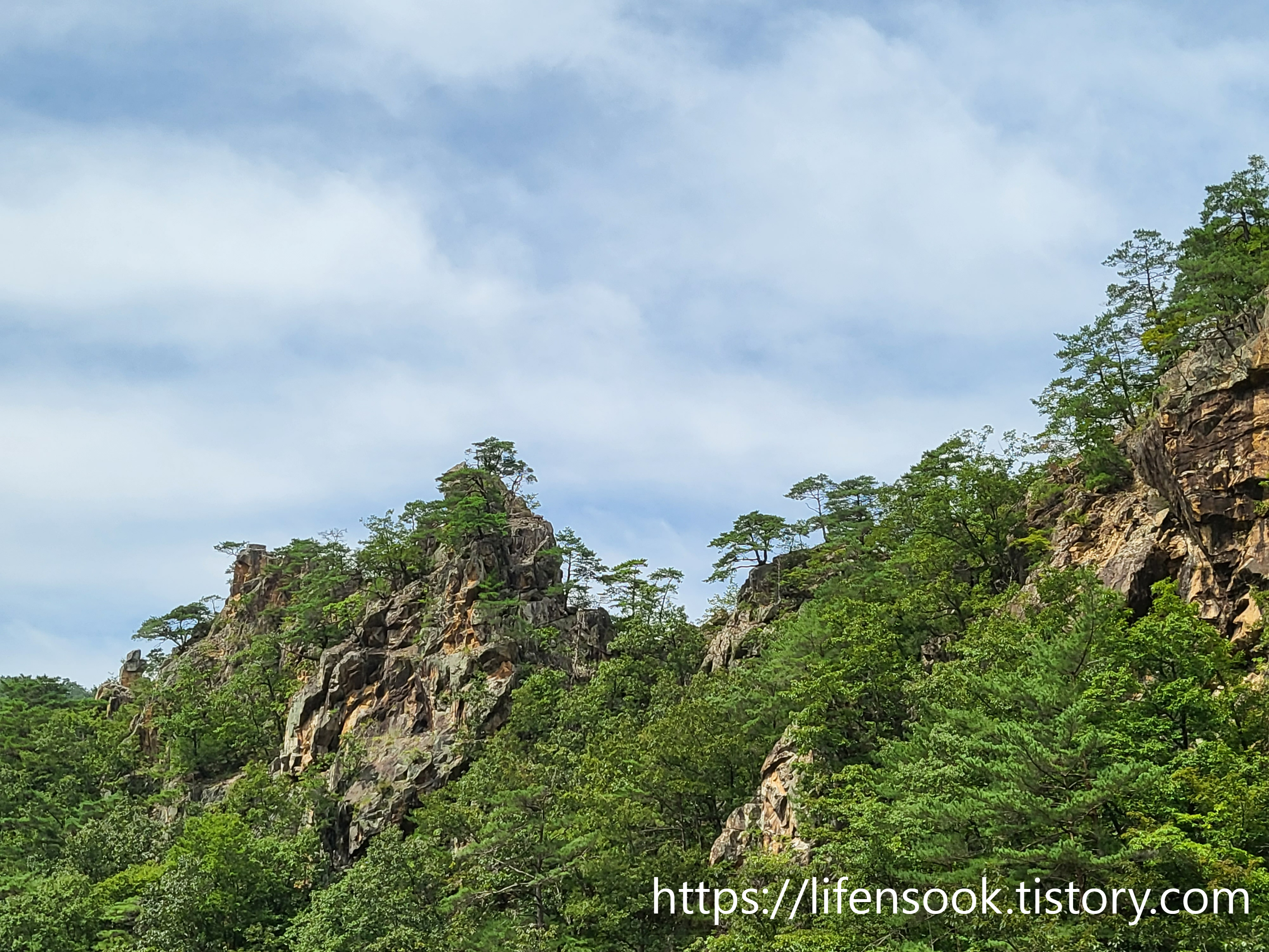 불영사 가는 길 기암괴석