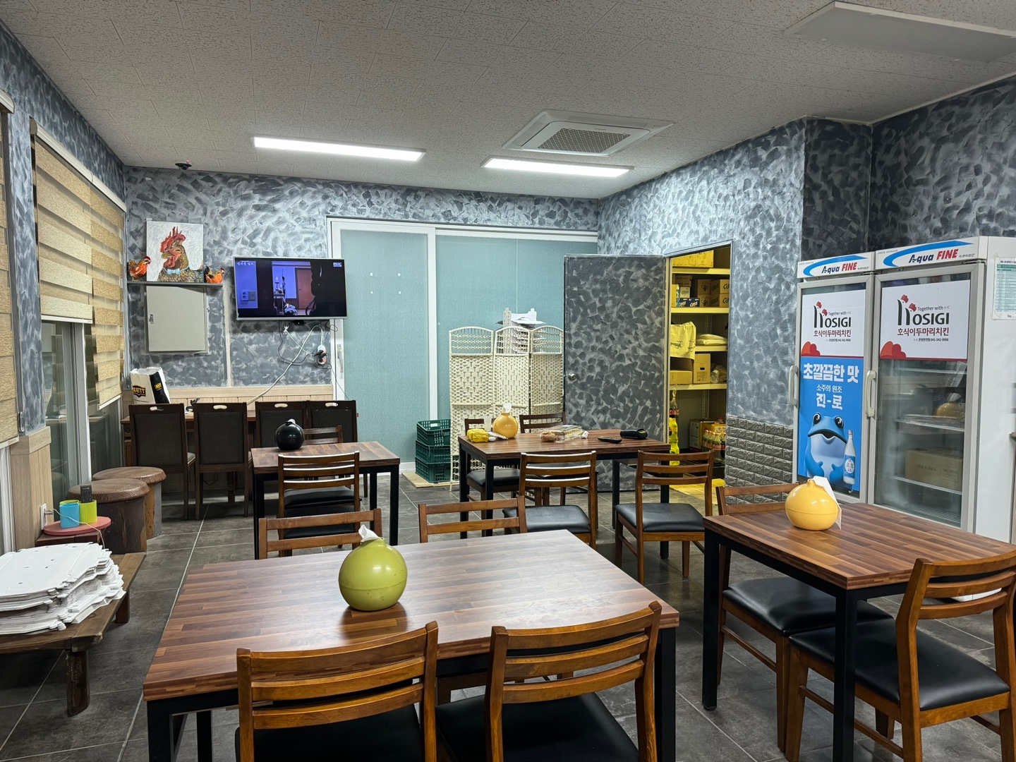 호식이두마리치킨 온양온천점 내부